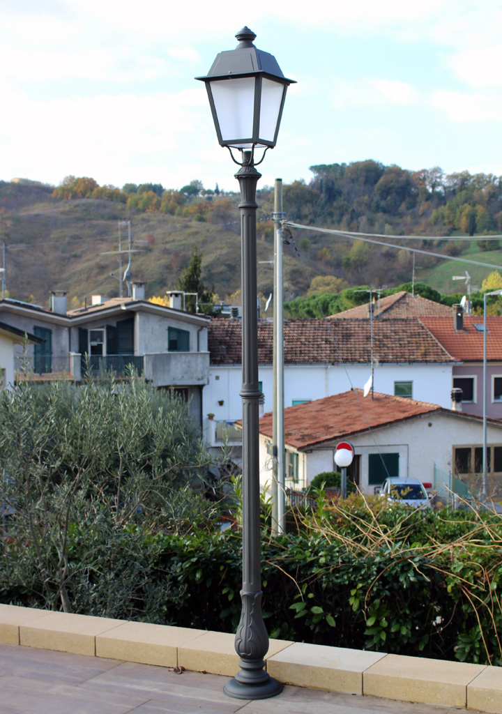 CAST IRON ARTISTIC POLE